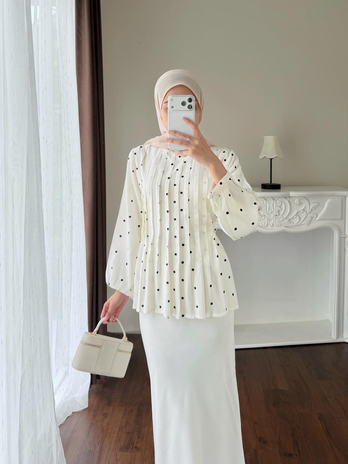 [PO] Runa Pleated Blouse