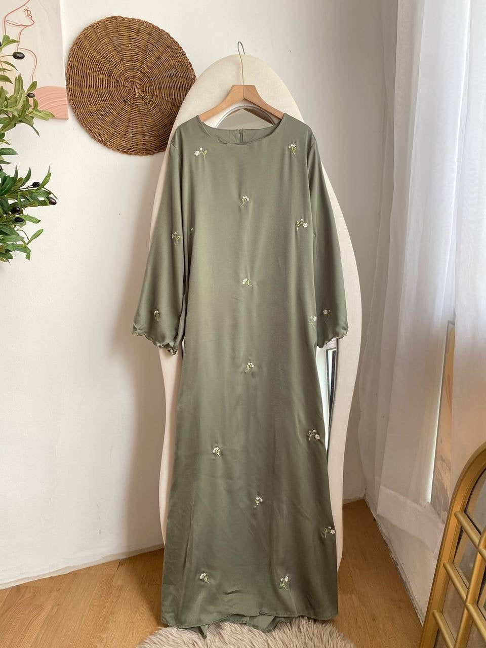 [INSTOCK] Jehan Embroidery Abaya